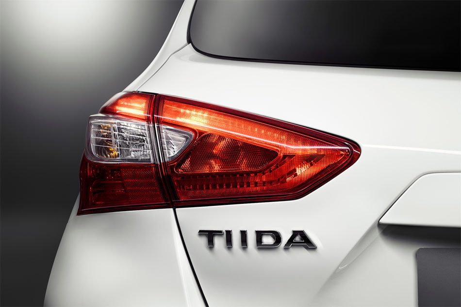 Логотип nissan tiida