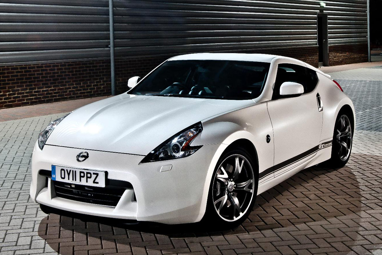 Nissan спорткар 370z