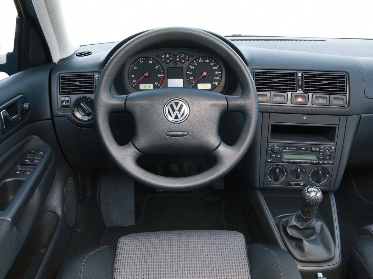VW Golf 4 салон