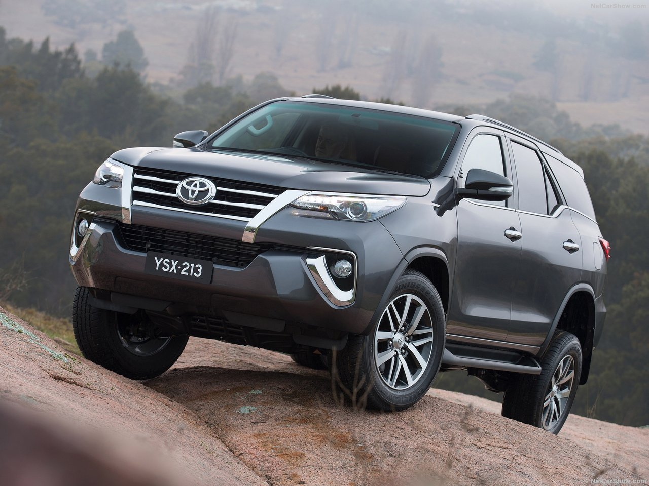 Toyota fortuner в красноярске