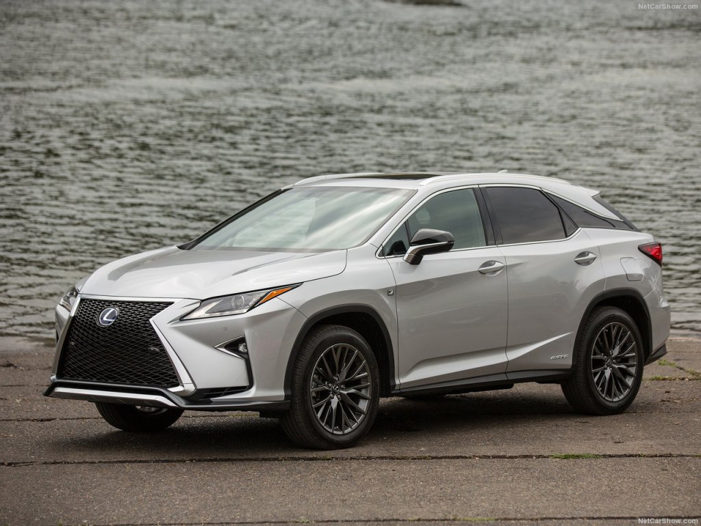 Lexus небольшой кроссовер