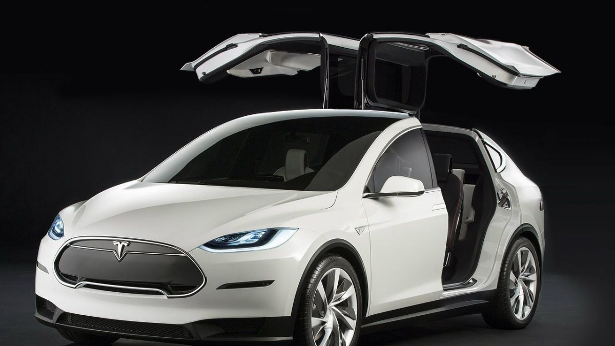 Рендеры нового квадромобиля Tesla Model T уже в сети