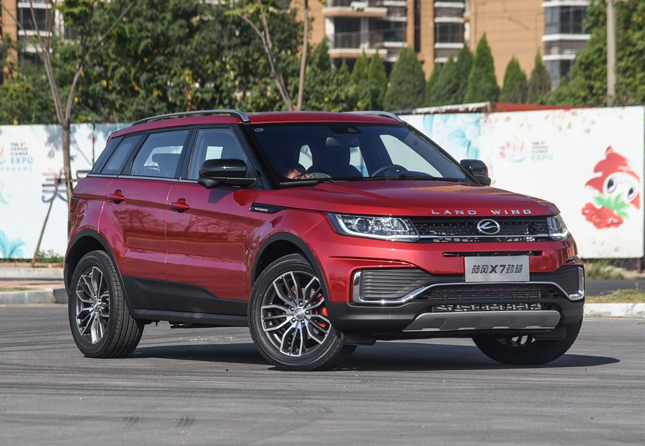 Китаец похожий на ровер. Китайский Рендж Ровер Landwind x7. Китайский ленд Ровер Эвок. Landwind x7 и range Rover Evoque. Китайский Рендж Ровер Эвок.