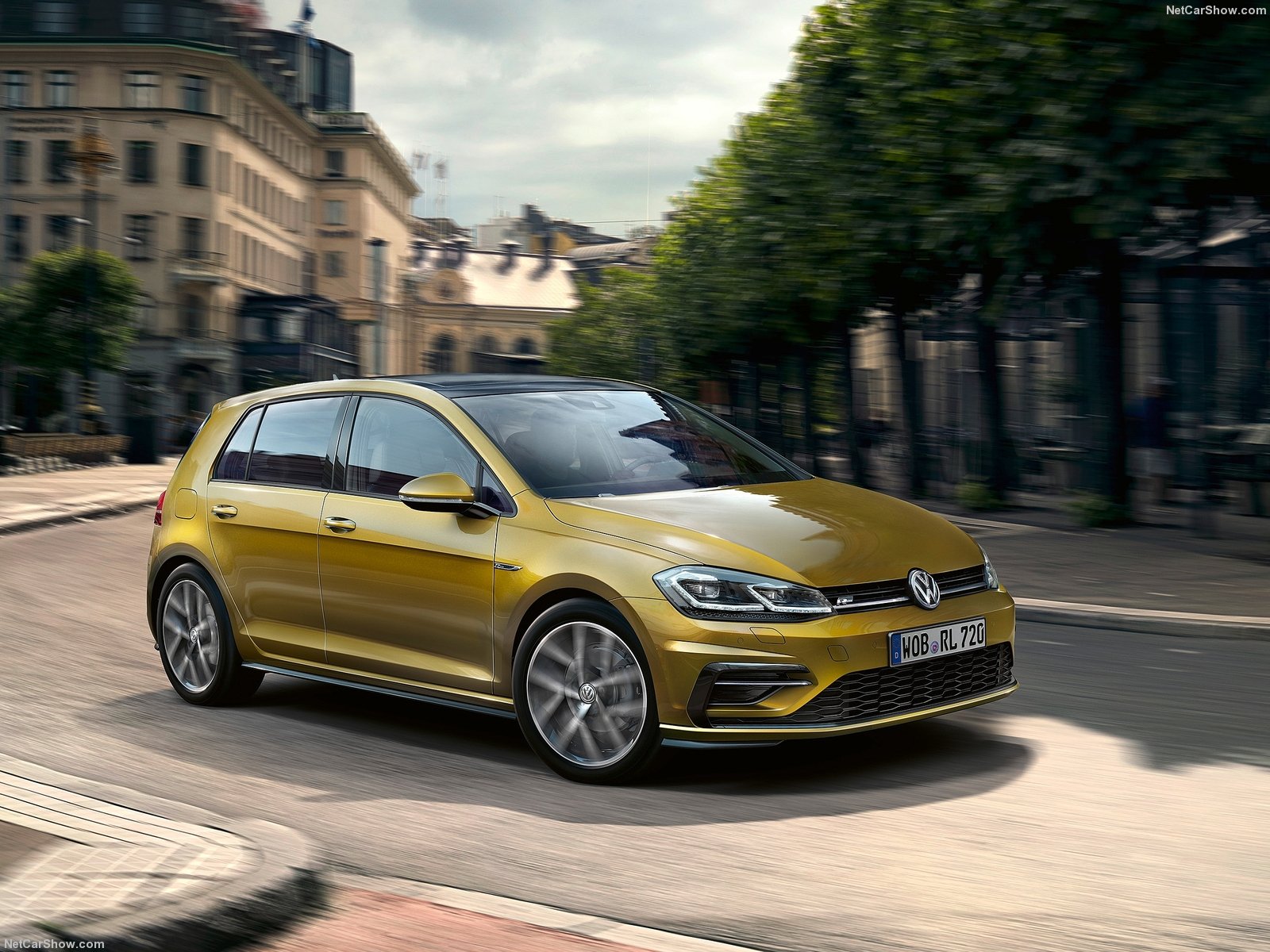 Volkswagen Golf 2020 Yellow