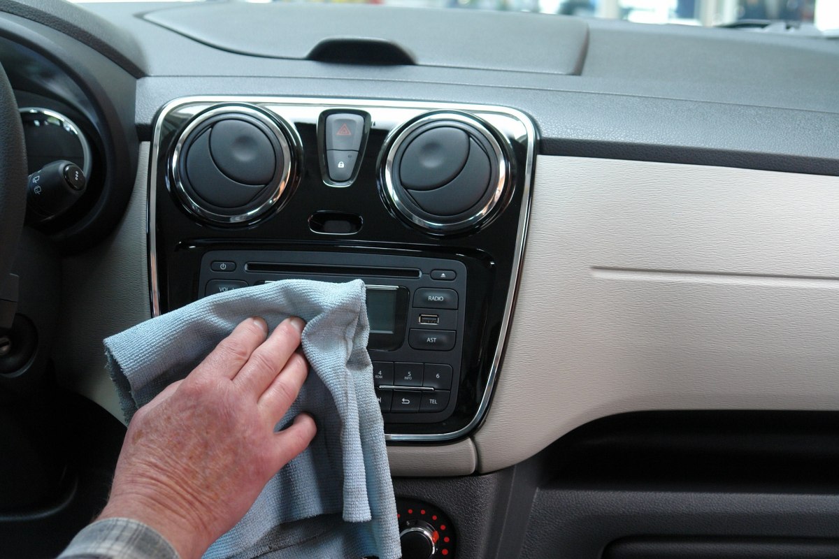 Как эффективно поддерживать чистоту и свежесть в салоне автомобиля?