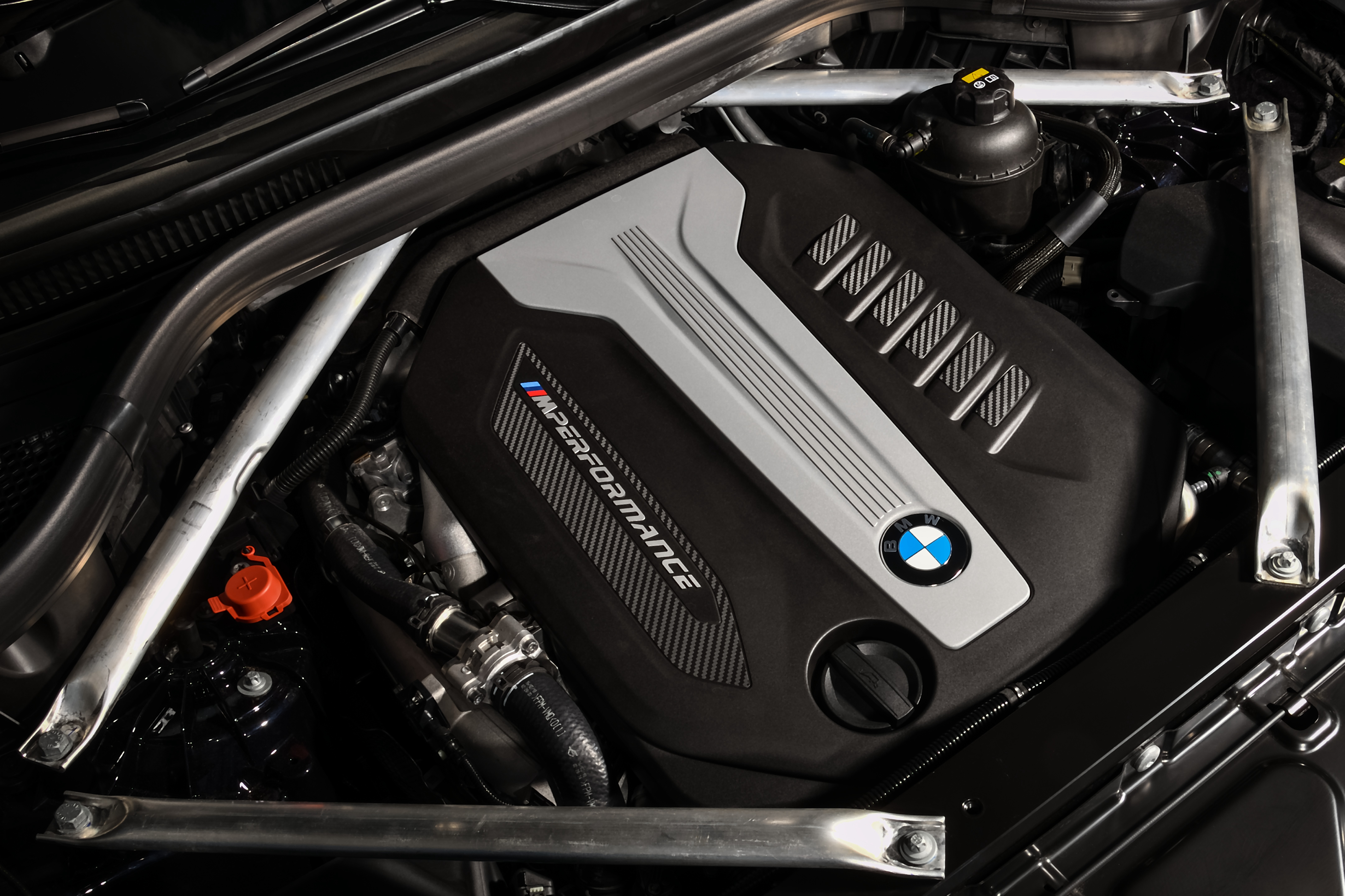 Дизельные моторы бмв. BMW x5 m50 Diesel. BMW x5m мотор. Мотор BMW 50d. БМВ х5 50d мотор.