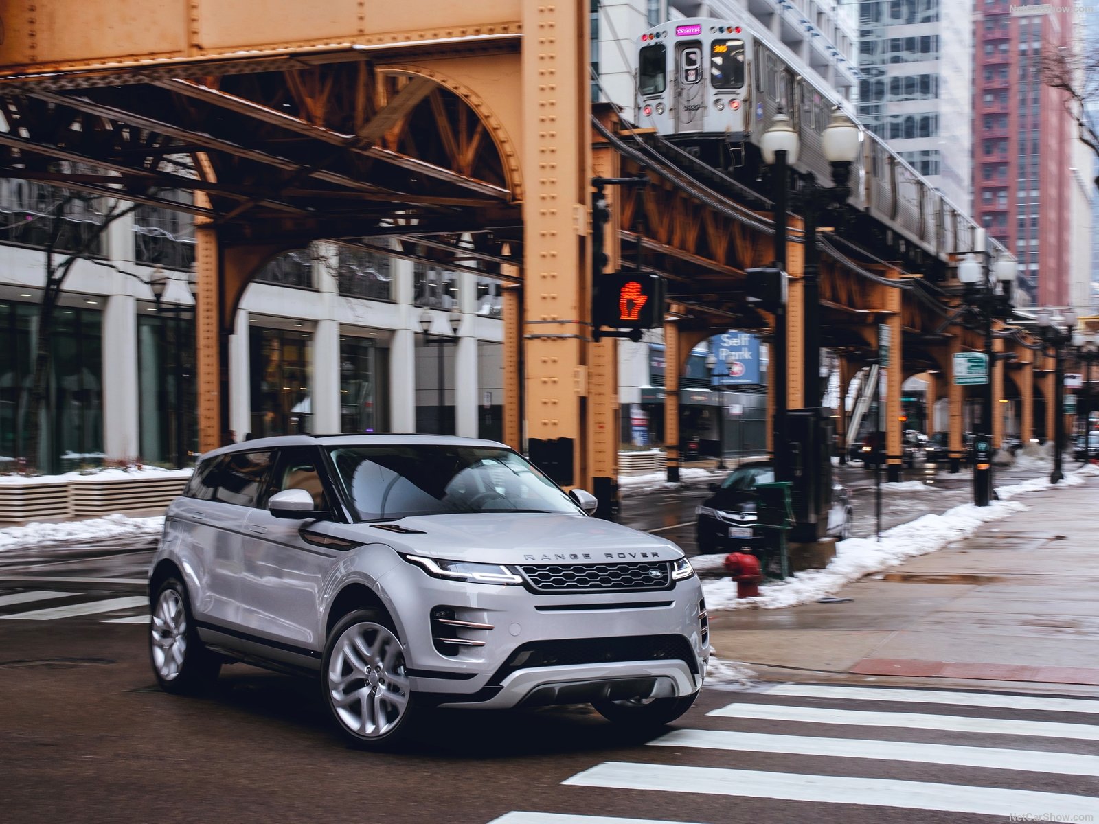 Range rover evoque рестайлинг отличия