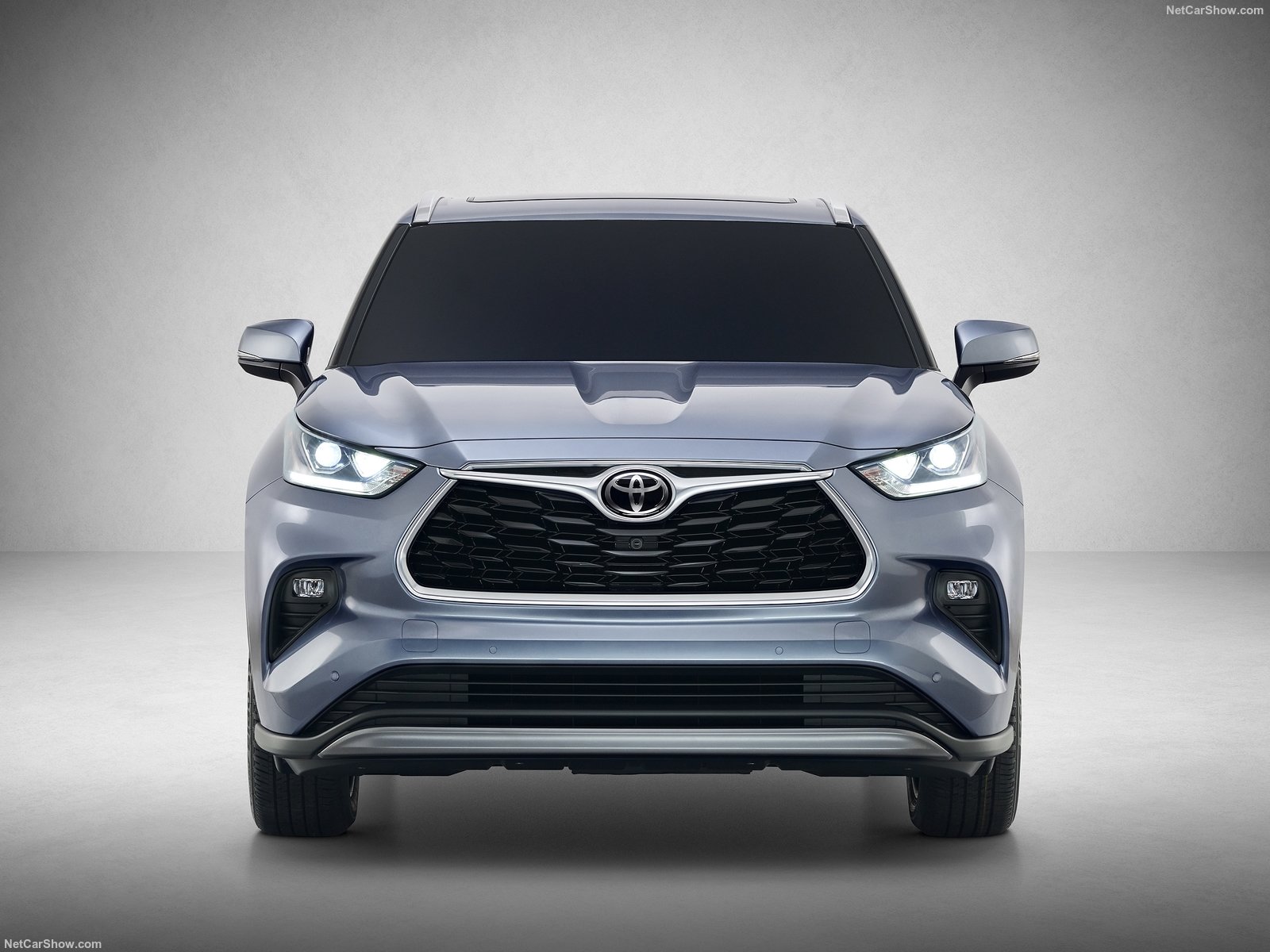 Toyota хайлендер 2020