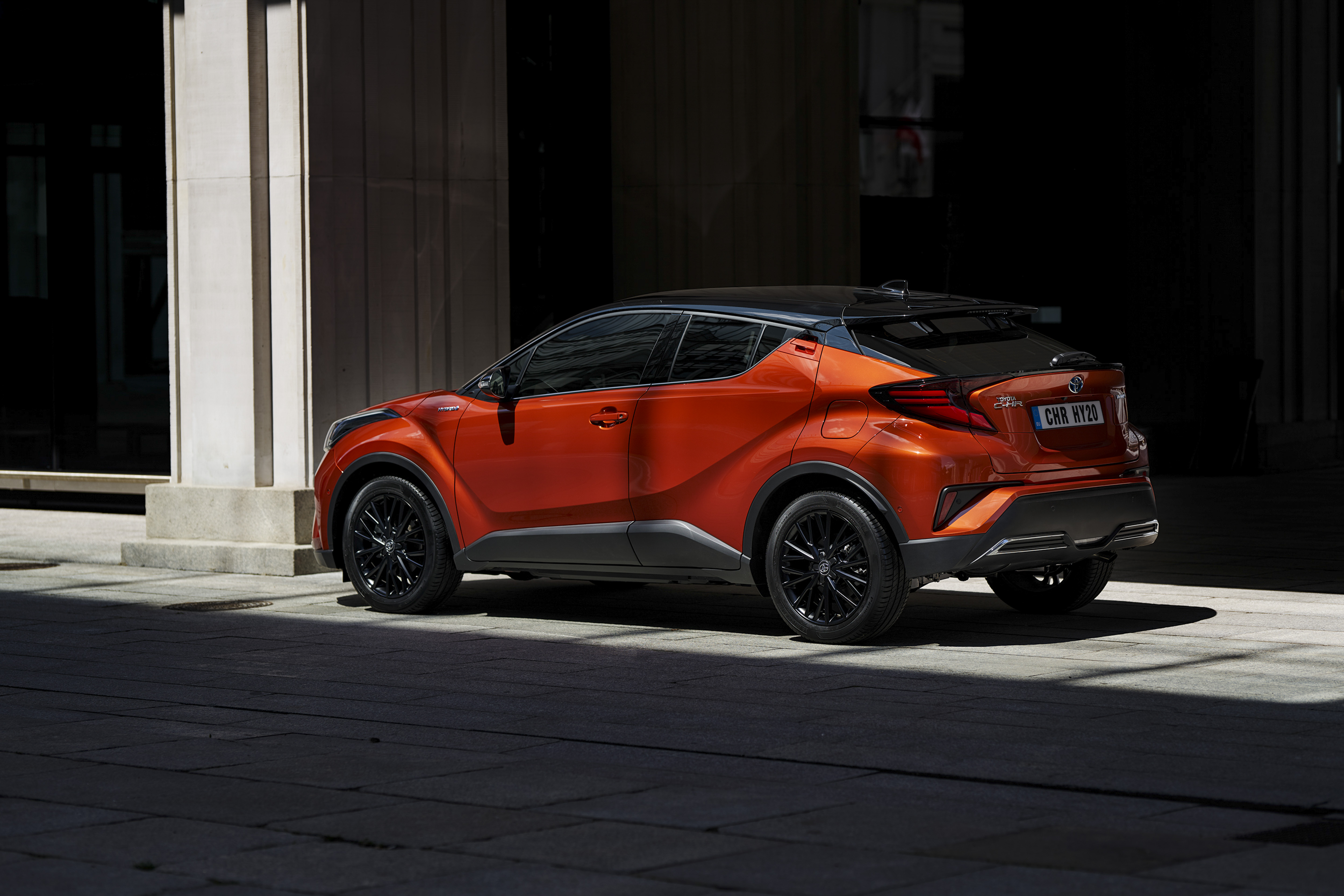 Новая тойота. Toyota c-HR 2020. Тойота Chr 2022. Toyota c-HR 2022. Тойота Chr 2020.