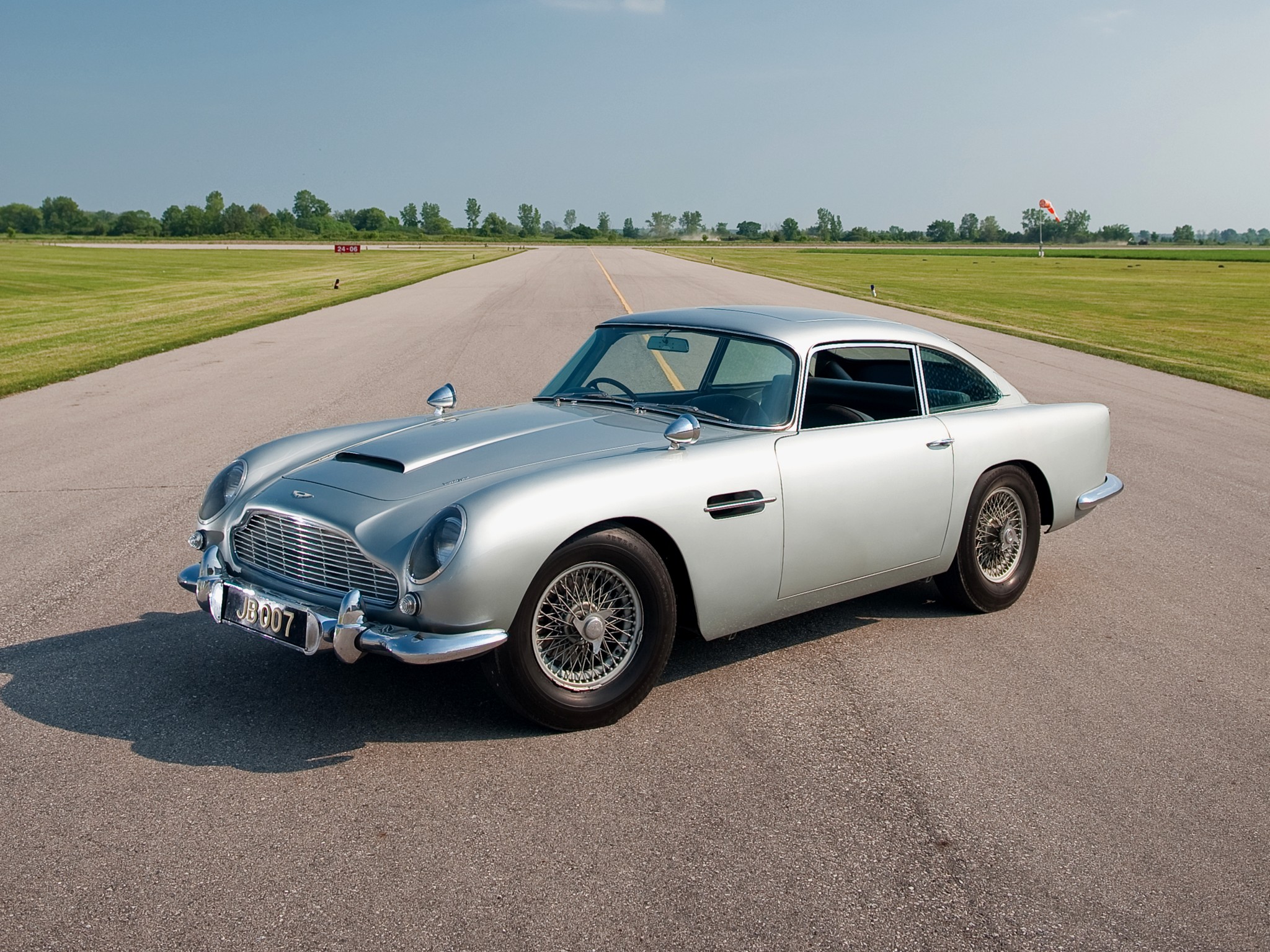 James bond 5. Aston Martin db5. Астон Мартин 1964. Aston Martin db5 1964. Aston Martin db5 1964 Джеймса Бонда.