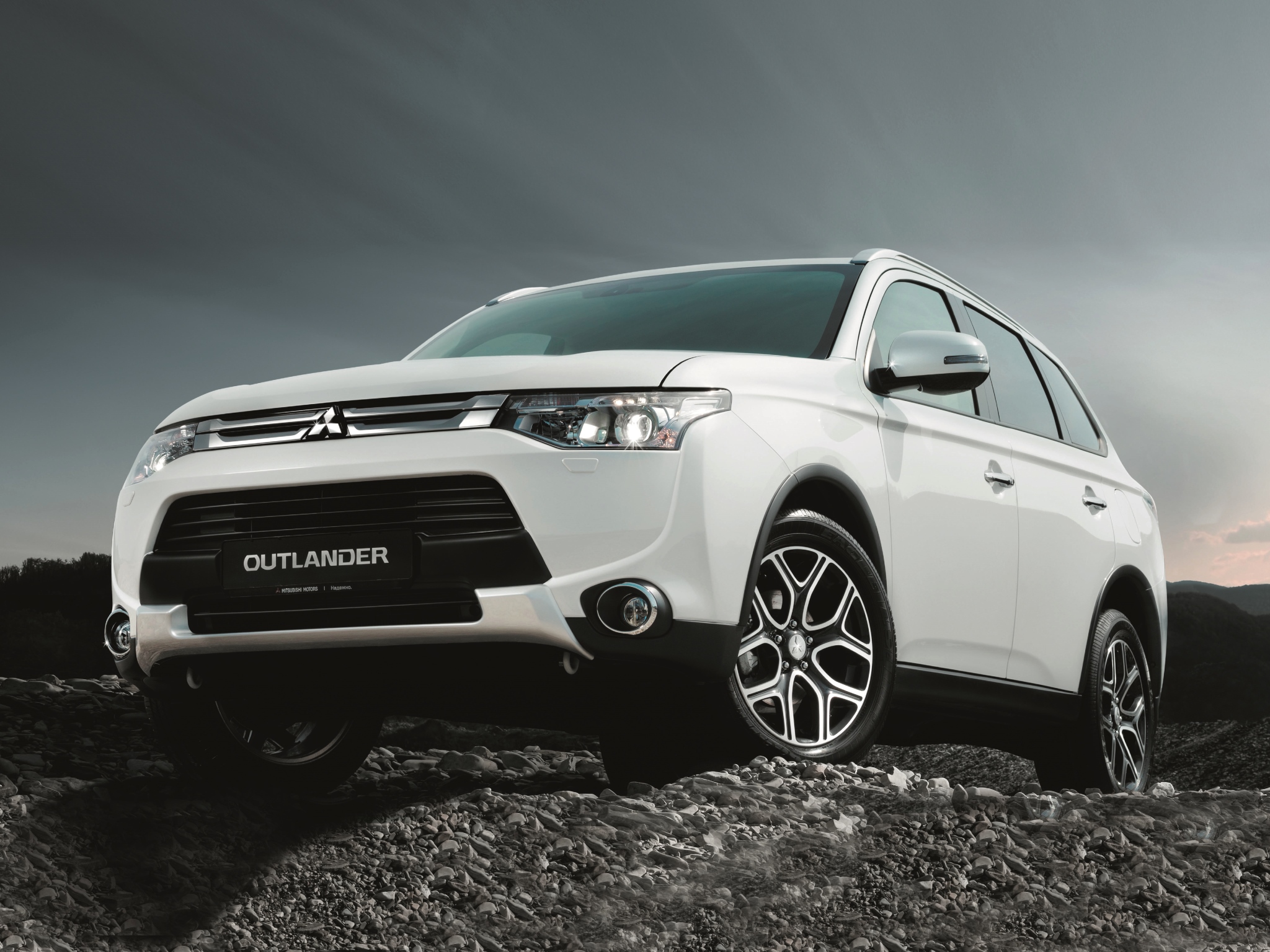 Митсубиси аутлендер 3 поколения. Митсубиси Аутлендер 3. Mitsubishi Outlander III 2014. Митсубиси Аутлендер 2014. Митсубиси Аутлендер 4 поколения.