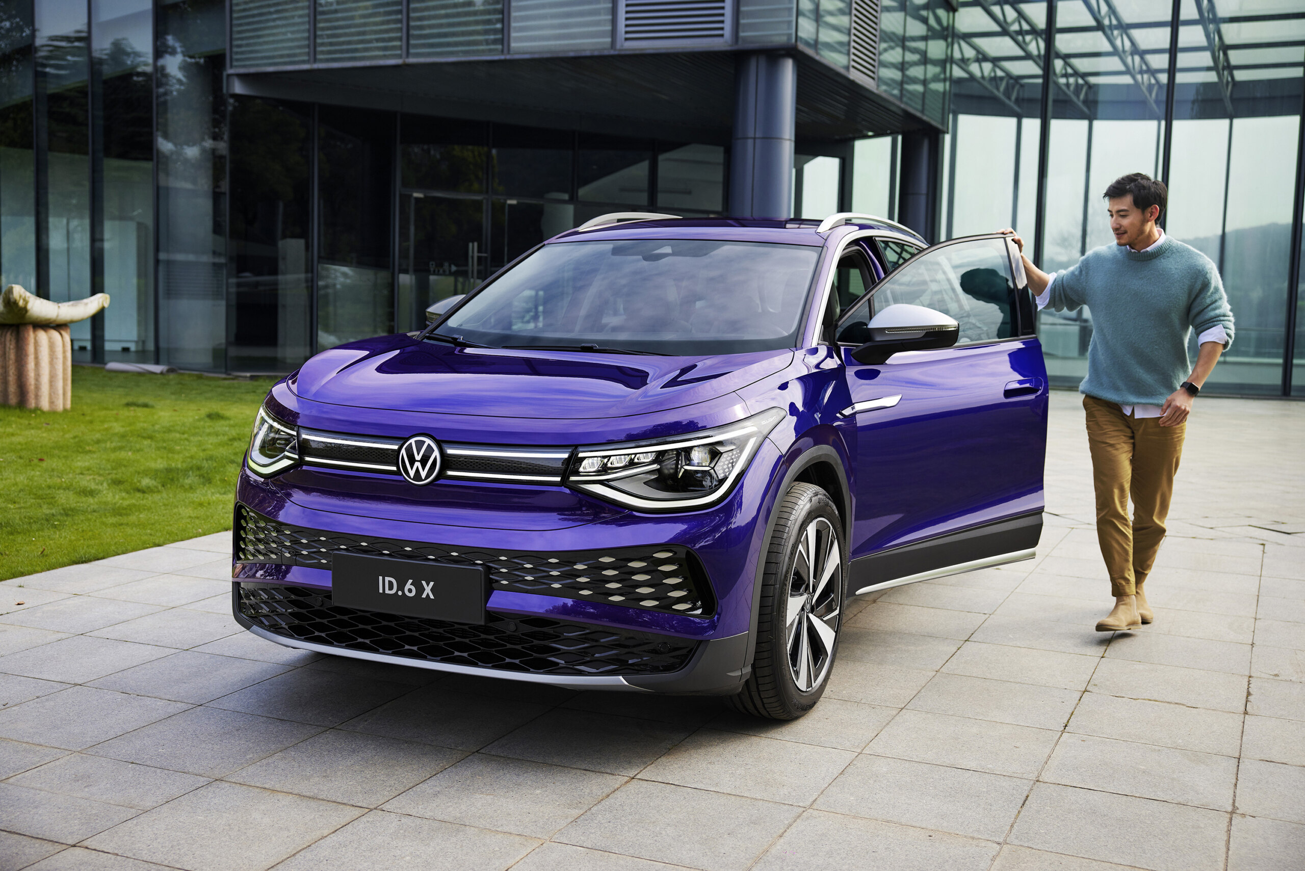Volkswagen выводит на рынок новый трехрядный ID.6 X. Озвучена точная дата в...