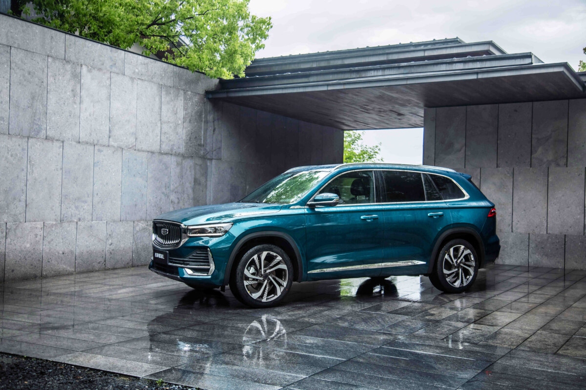 Фото Geely x11 и версия кроссовера KX11 для России
