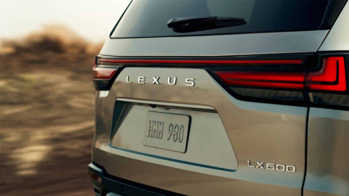 Новий Lexus LX презентують раніше, ніж очікувалось
