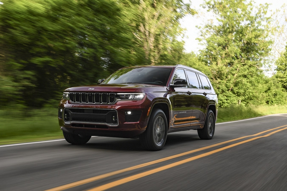 Jeep офіційно оголосив про старт продажу позашляховика Grand Cherokee L 