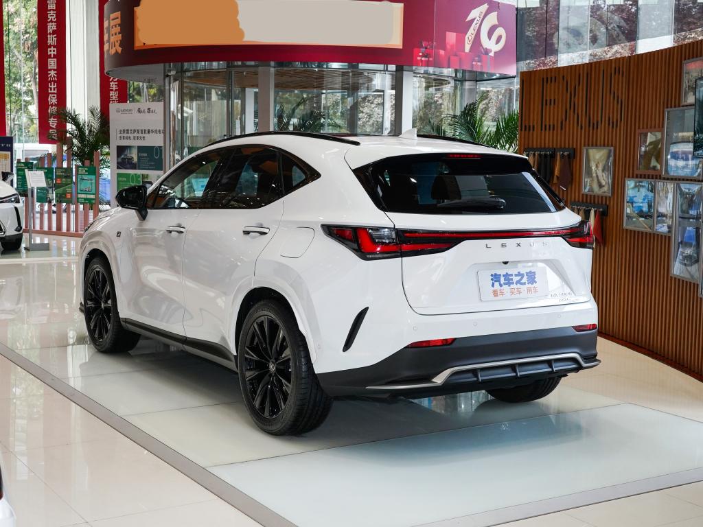 Оновлений кросовер Lexus NX 2021 року з'явився в автосалонах Китаю
