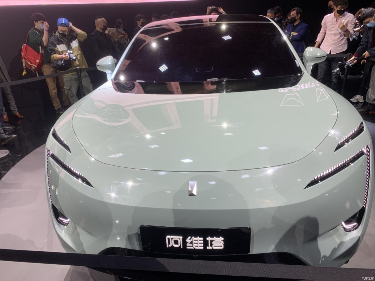 Представлено перше крос-купе Avatr 11, сумісна розробка Changan та Huawei