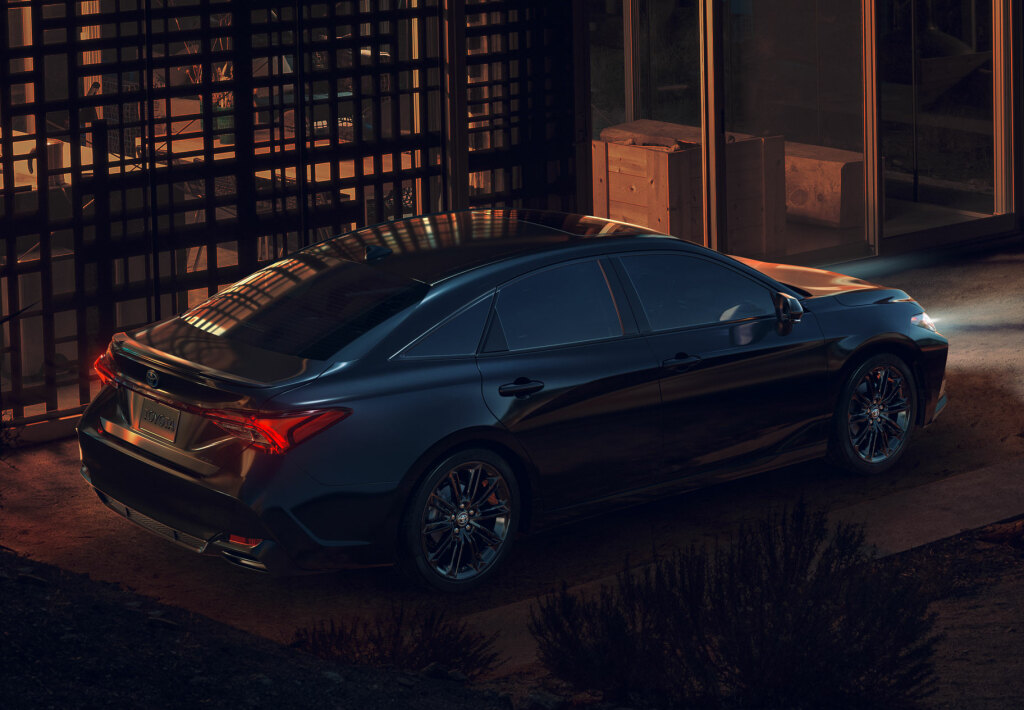 Седан Toyota Avalon отримає нову версію Nightshade Edition: ціна та комплектація "японця"