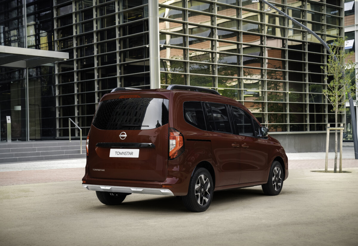 Nissan розпочинає продаж нового фургона Townstar: ціна та характеристики моделі