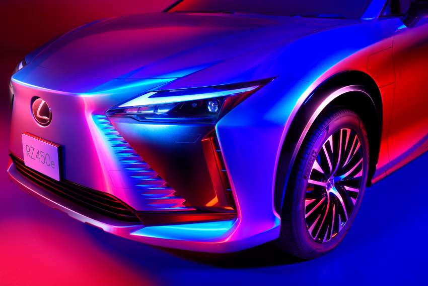 Lexus показав дебютний електрокар RZ. Розгін за 3 секунди до сотні