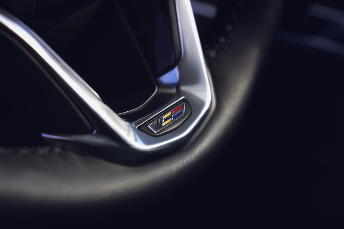 Cadillac офіційно представила свій позашляховик Escalade-V 2023