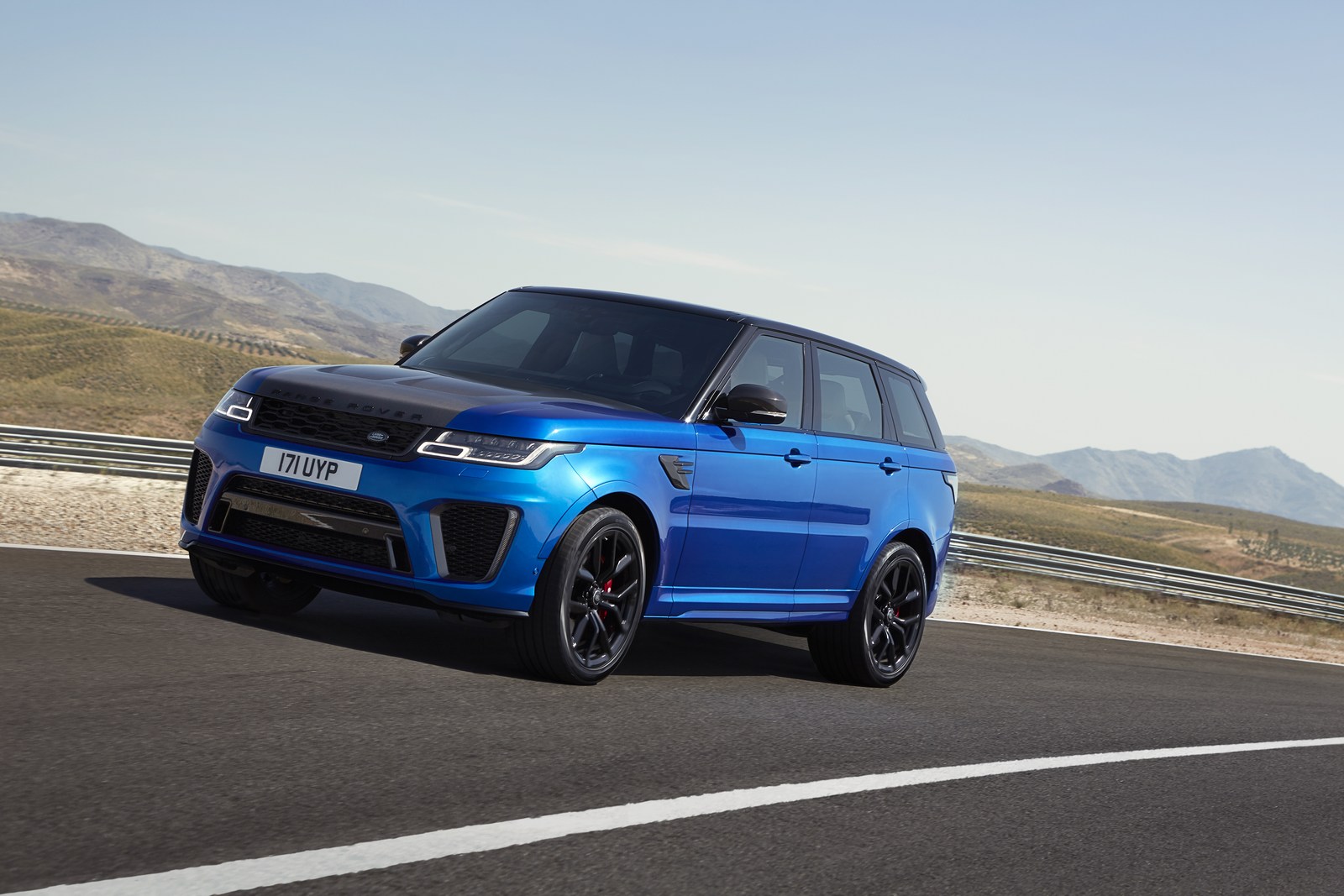 Range Rover Sport SVR 2022 года получит мотор от BMW X5 M