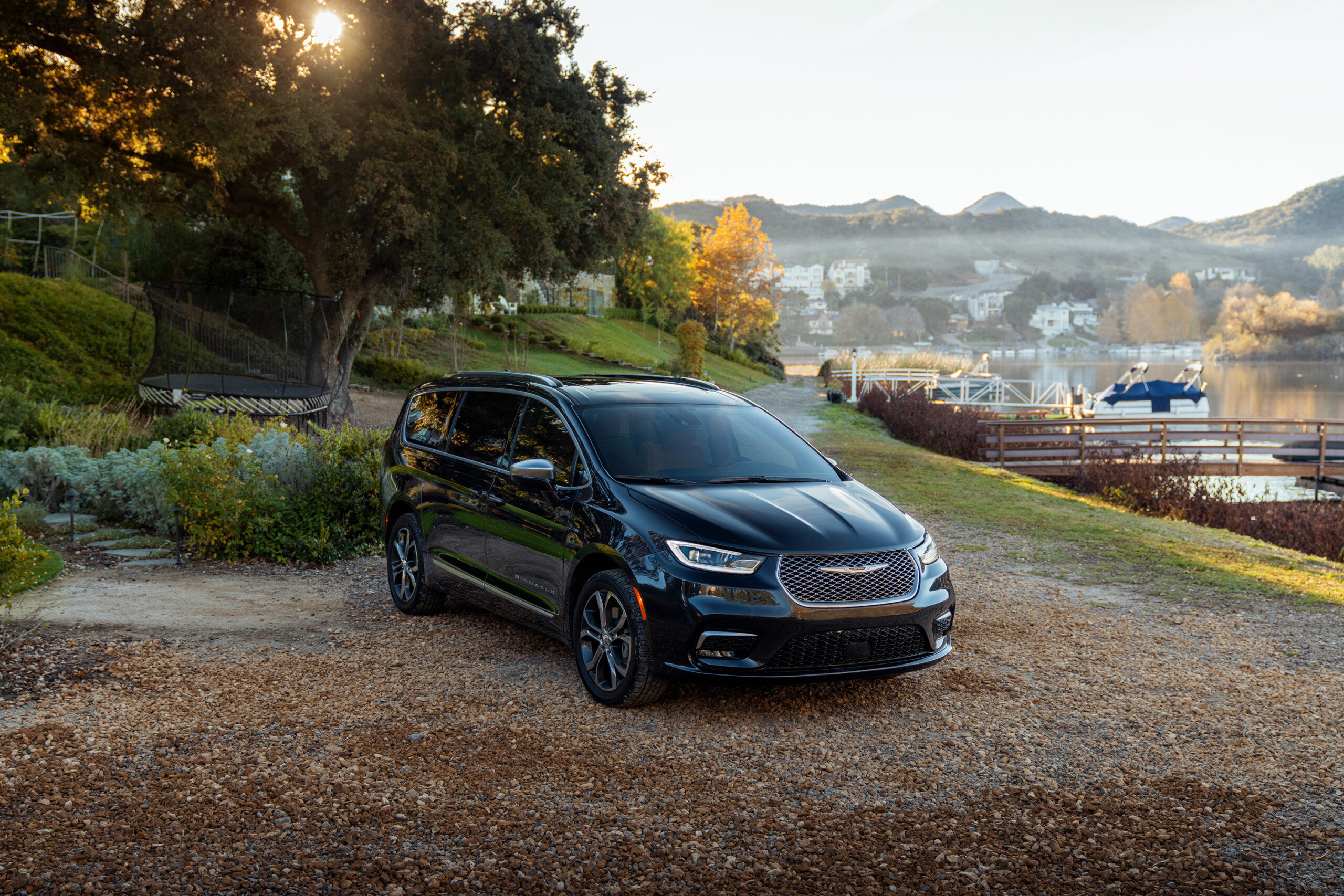 Chrysler pacifica. Chrysler Pacifica 2021. Chrysler Pacifica 2020. Новый Крайслер Пацифика 2021. Крайслер Пацифика 2021.