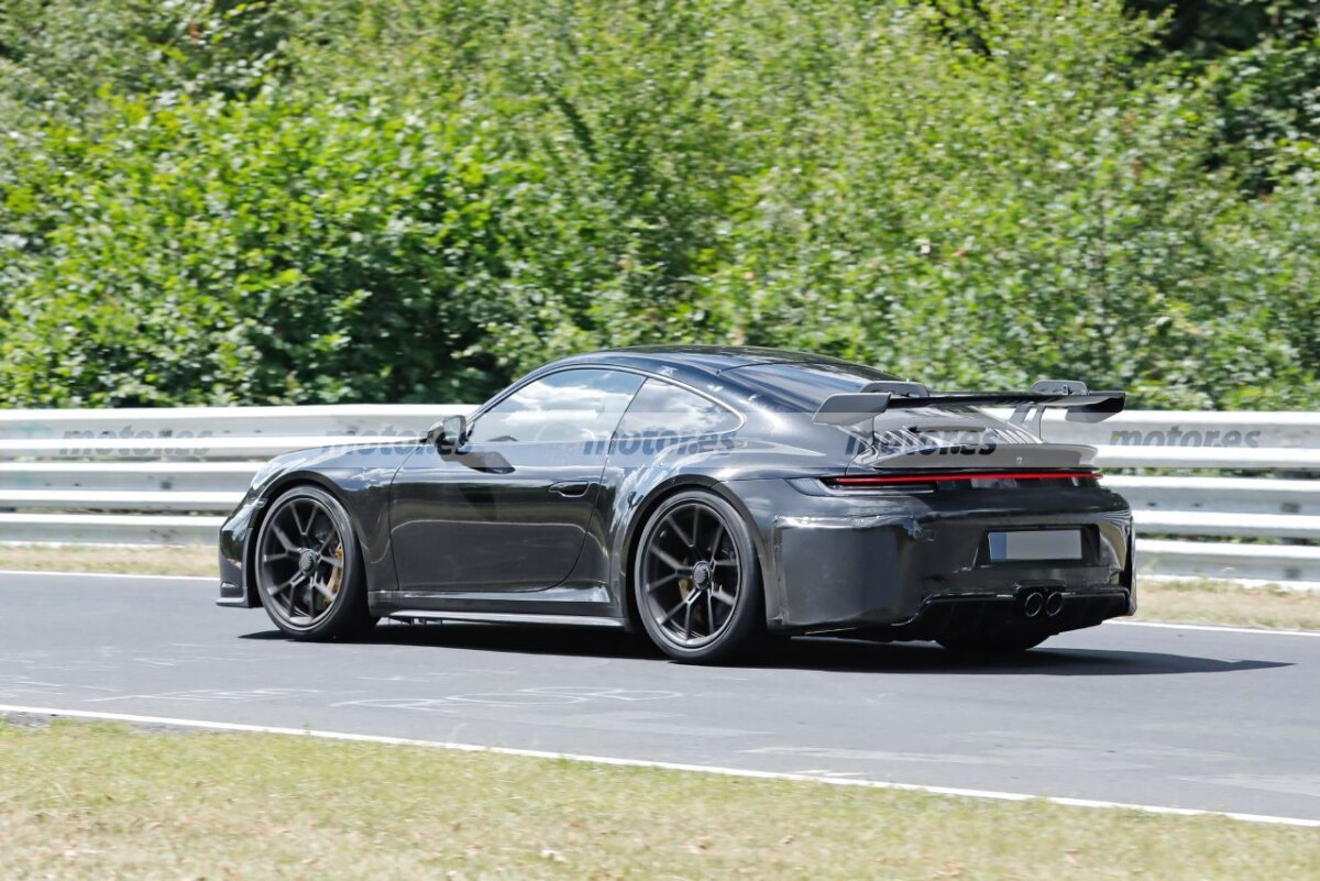 Porsche 911 GT3 2024 замечен во время тестовых испытаний