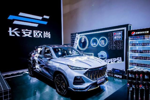 Changan auchan z6. Changan Auchan x5 Plus. Выставка автомобилей 2023 года. Changan Auchan x5 Plus 2023. Выставка китайских автомобилей 2023 года.