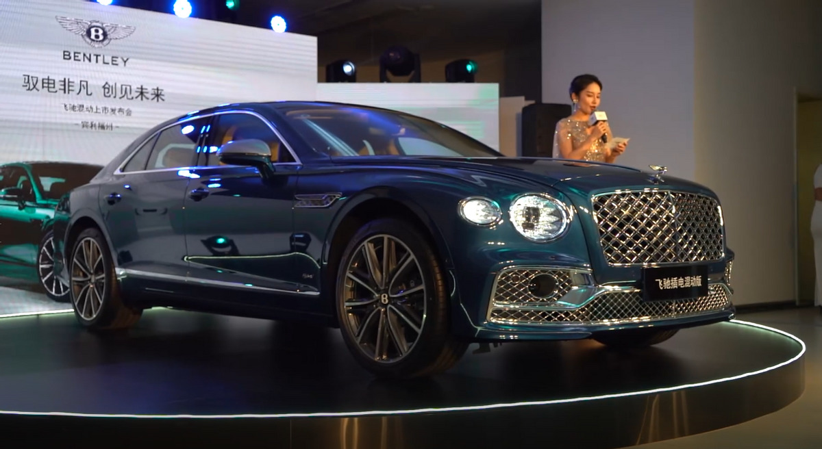 Топ китайских автомобилей 2023. Bentley Flying Spur 2023. Bentley 2022. Bentley 2022 show. Бентли Флаинг Спур 2019.