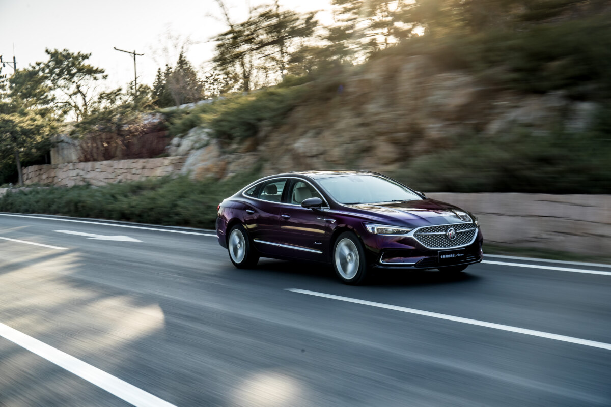 Buick Lacrosse Avenir