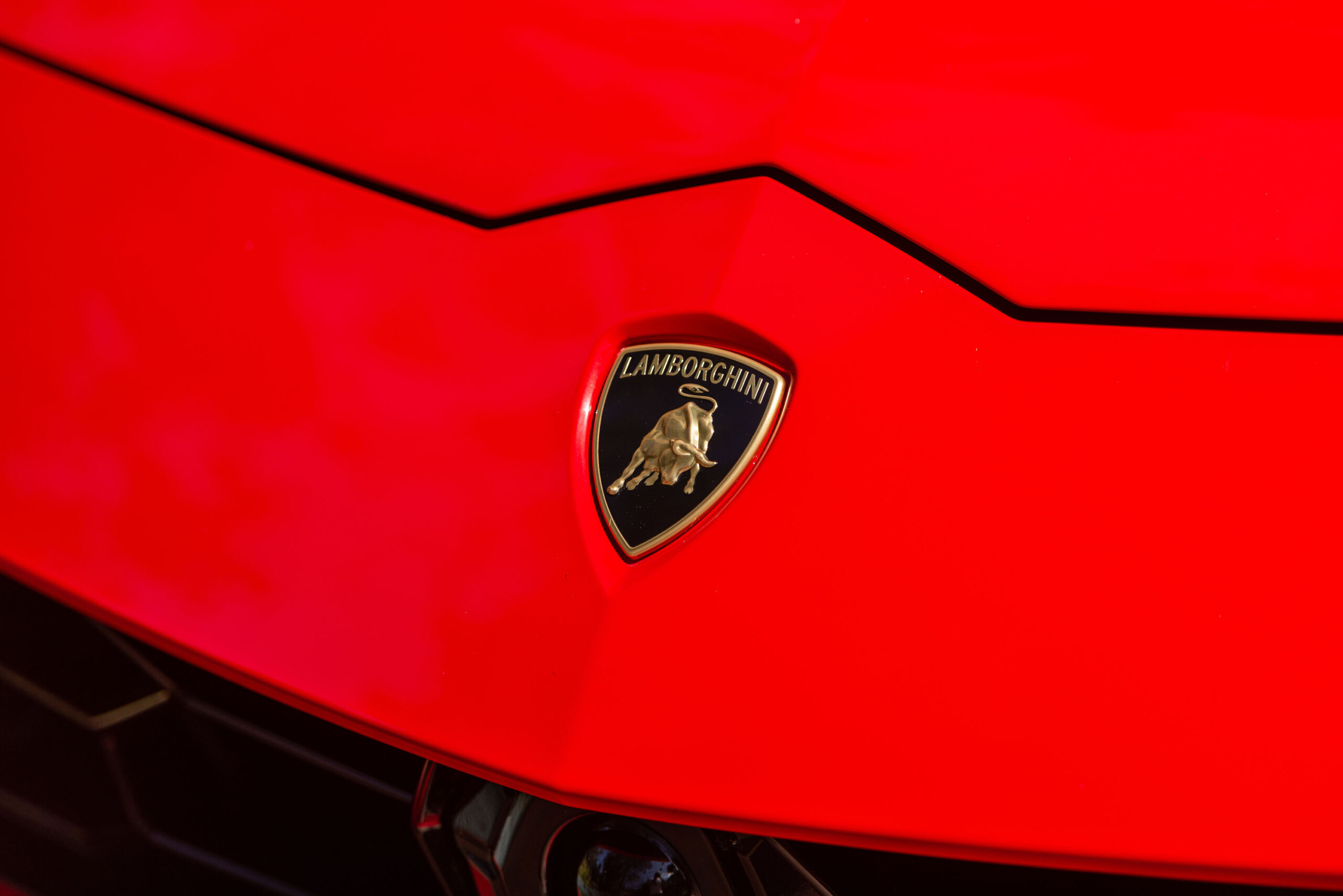 Новое лого ламборгини. Ламборгини 2023. Lamborghini Urus логотип. Ламборгини Урус значок. Lamborghini новая.