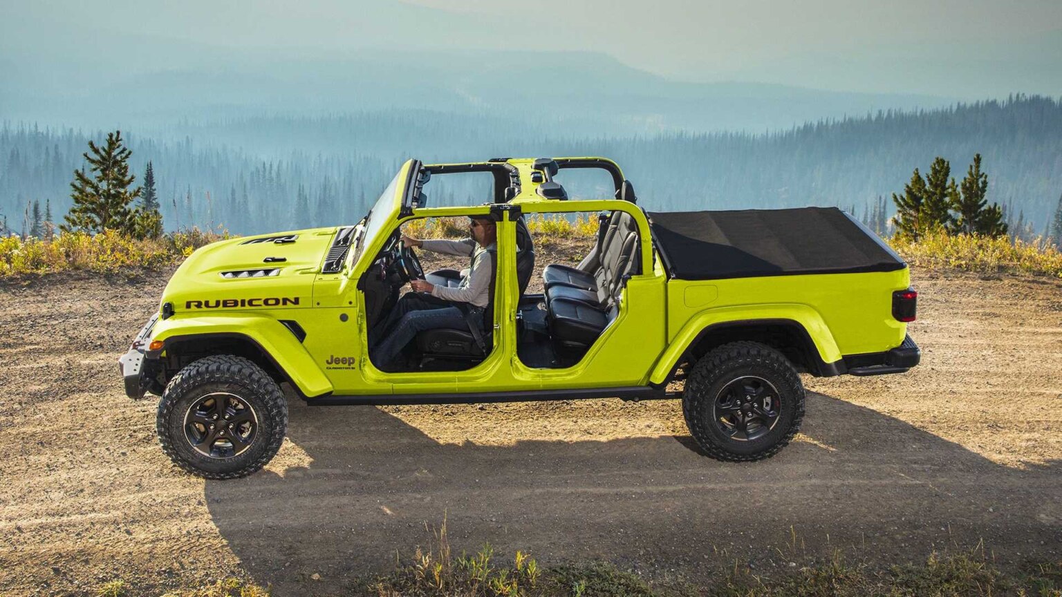 Jeep Gladiator жёлтый