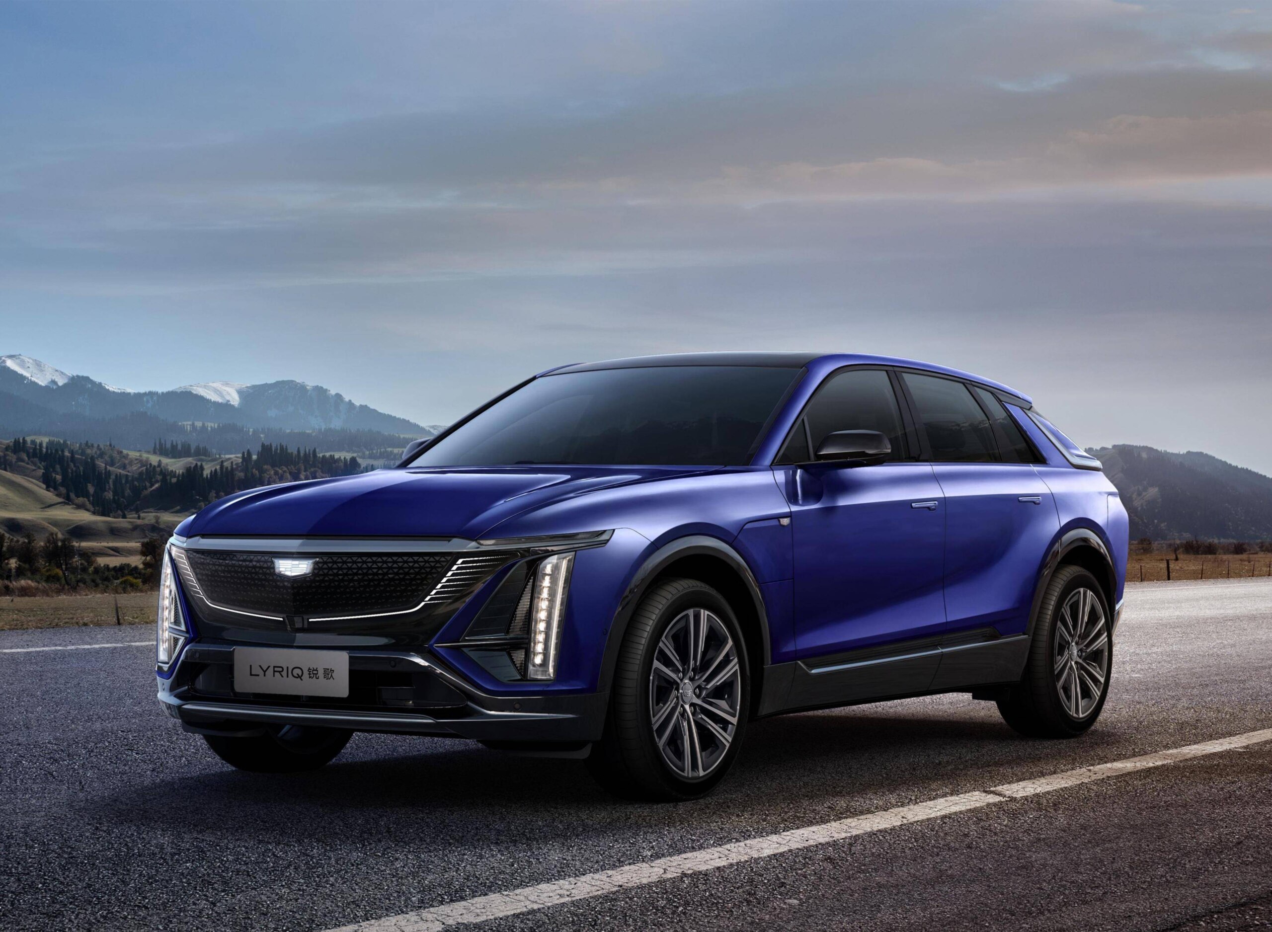 Cadillac lyriq. Новый Geely 2022. КАМАЗ 2023 кроссовер. Кроссоверы 2022. Новинки авто 2023.