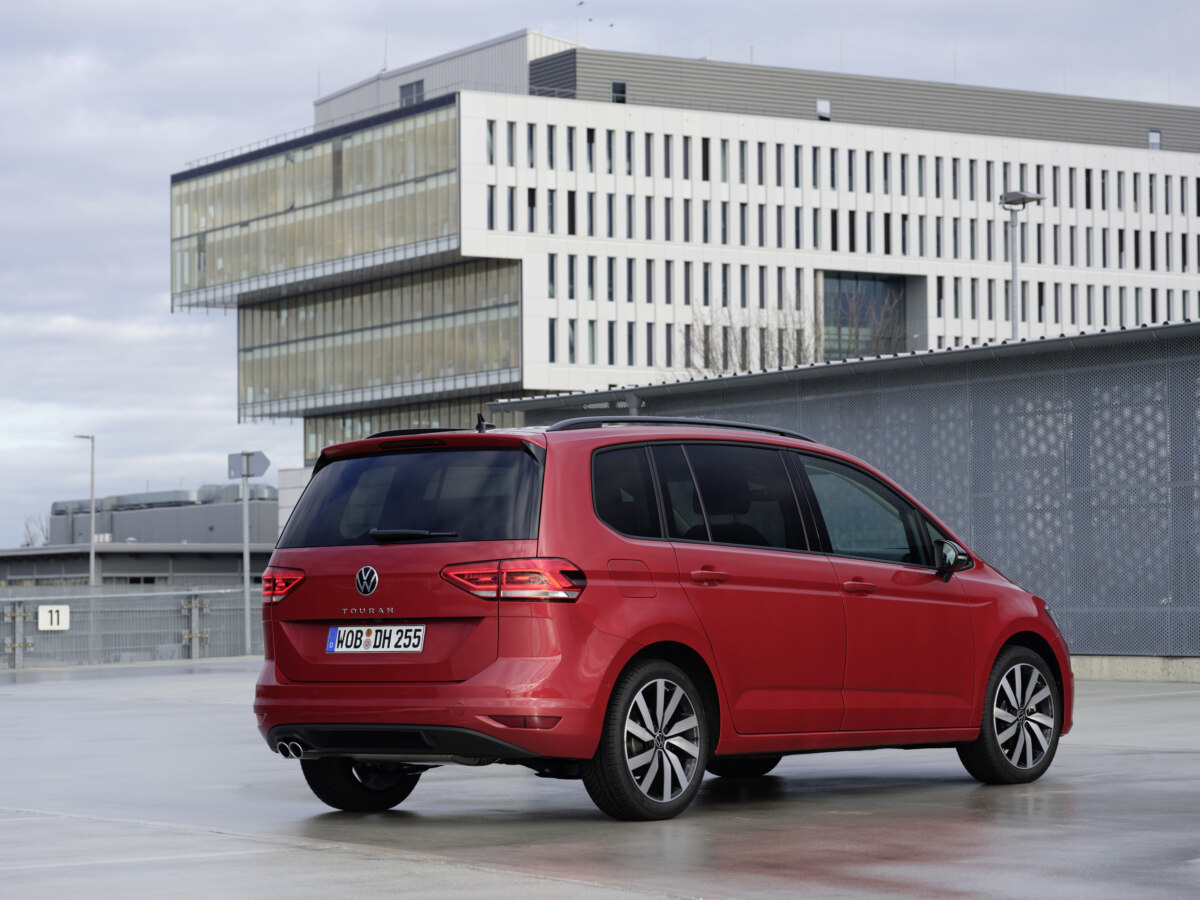 Кроссовер от Volkswagen дешевле Chery Tiggo 8 Pro Max и Geely Okavango: Touran продают за 3,3 млн