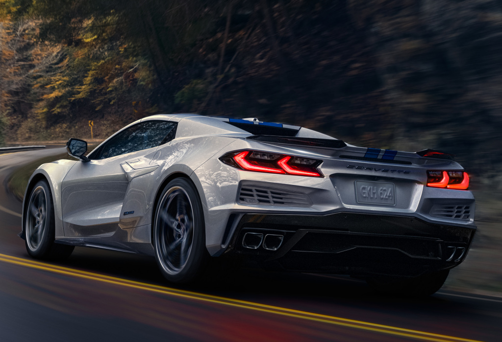 В Новосибирске продают новый спорткар Chevrolet Corvette E-Ray: разгон до «сотни» за 2,7 секунды