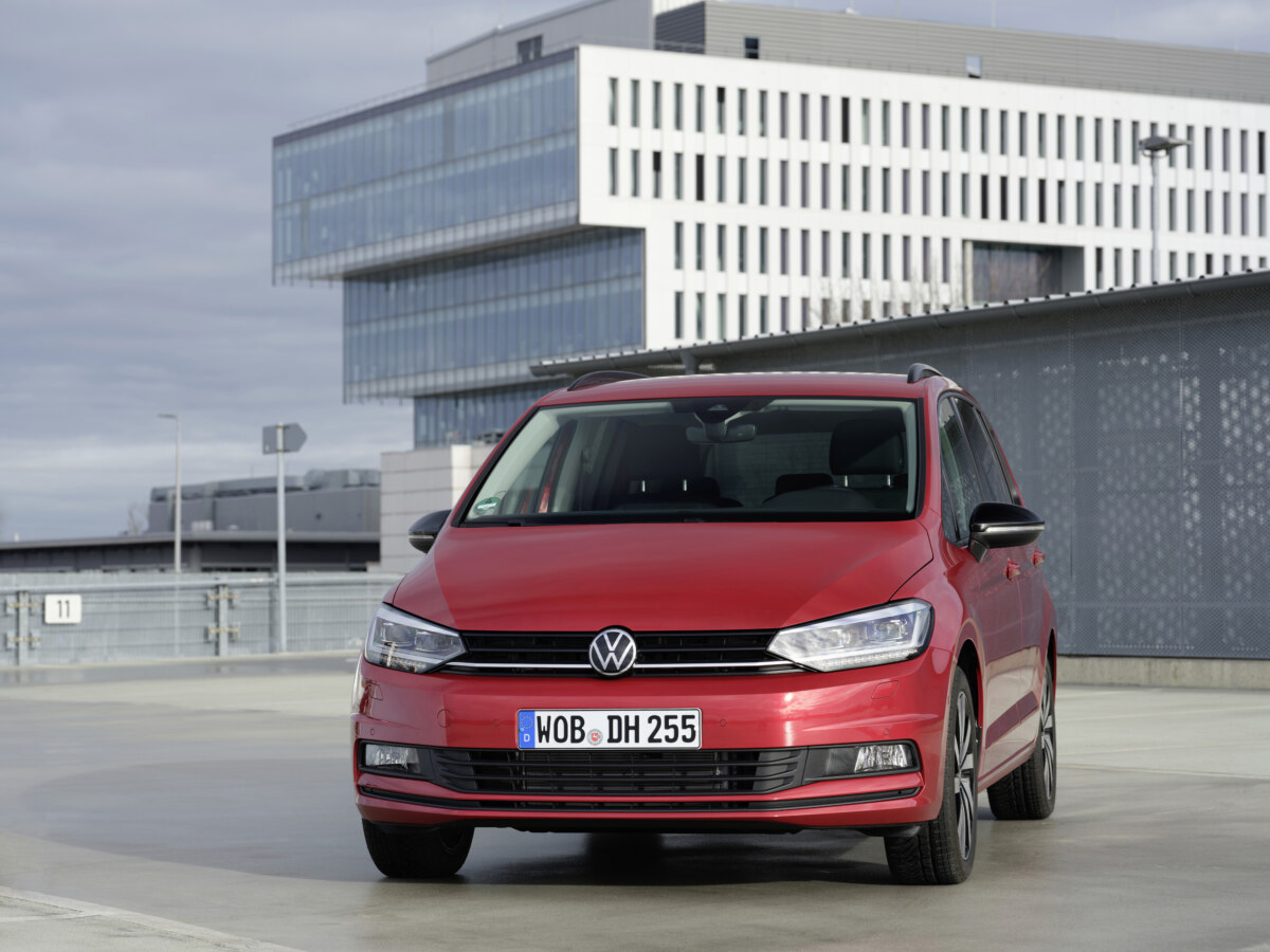 Кроссовер от Volkswagen дешевле Chery Tiggo 8 Pro Max и Geely Okavango: Touran продают за 3,3 млн