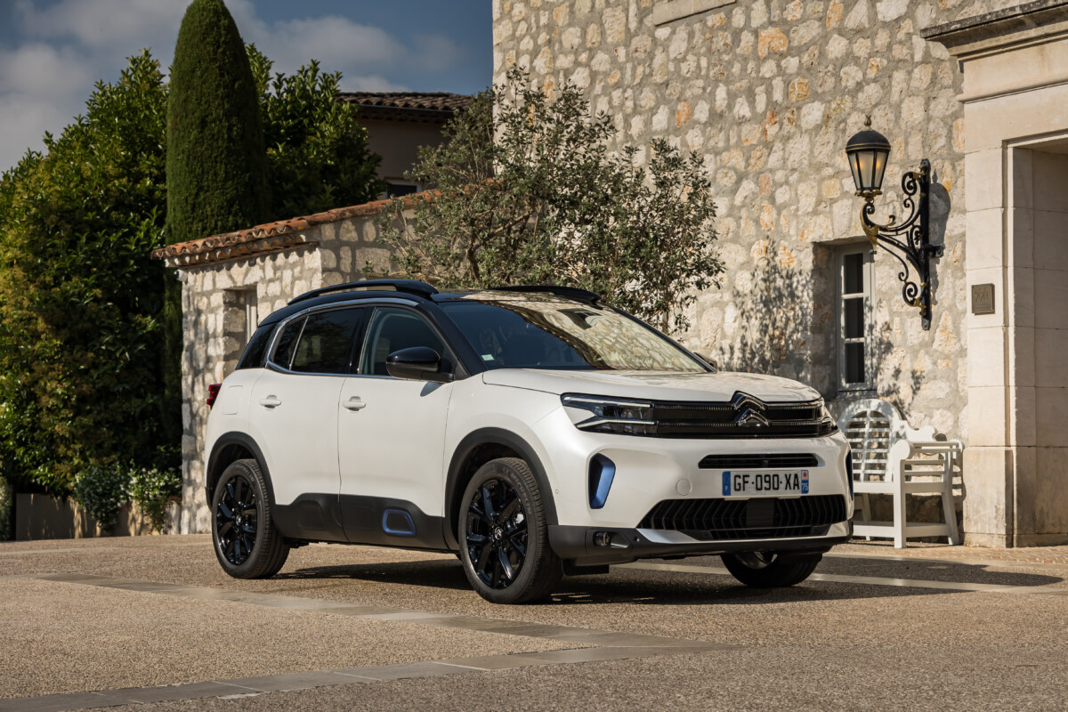 Citroen C5 Aircross 2024 стал предлагаться на 540 тыс. руб. дешевле