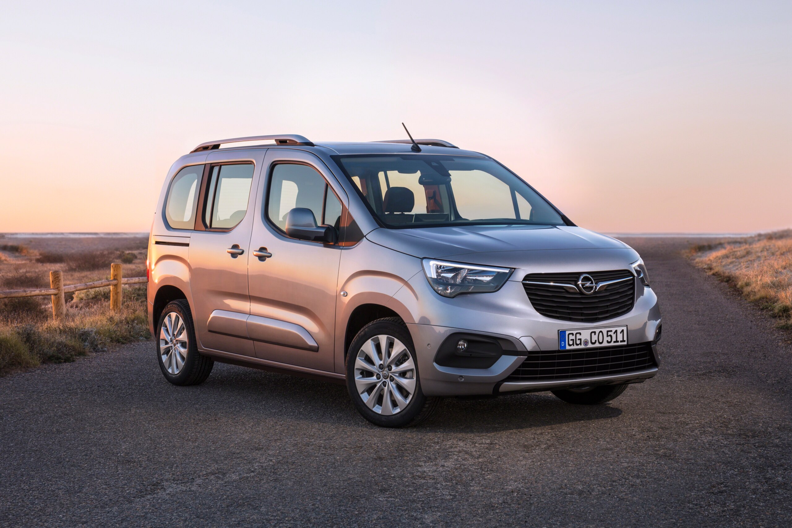 Опель комби. Opel Combo 2019. Opel Combo 2021. Opel Combo Life 2018. Opel Combo Life 2022.