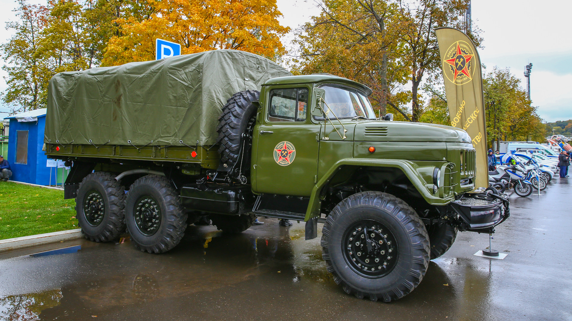 Зил 131. ЗИЛ 131 военный. ЗИЛ 131 армейский. ЗИЛ 131 тентованный. Военный грузовик 