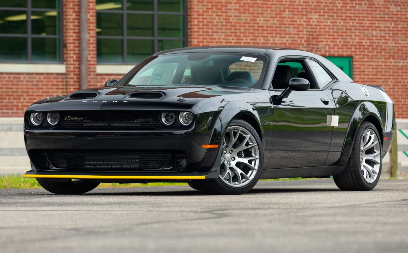 Dodge Challenger srt Hellcat 2018 ангельские глазки