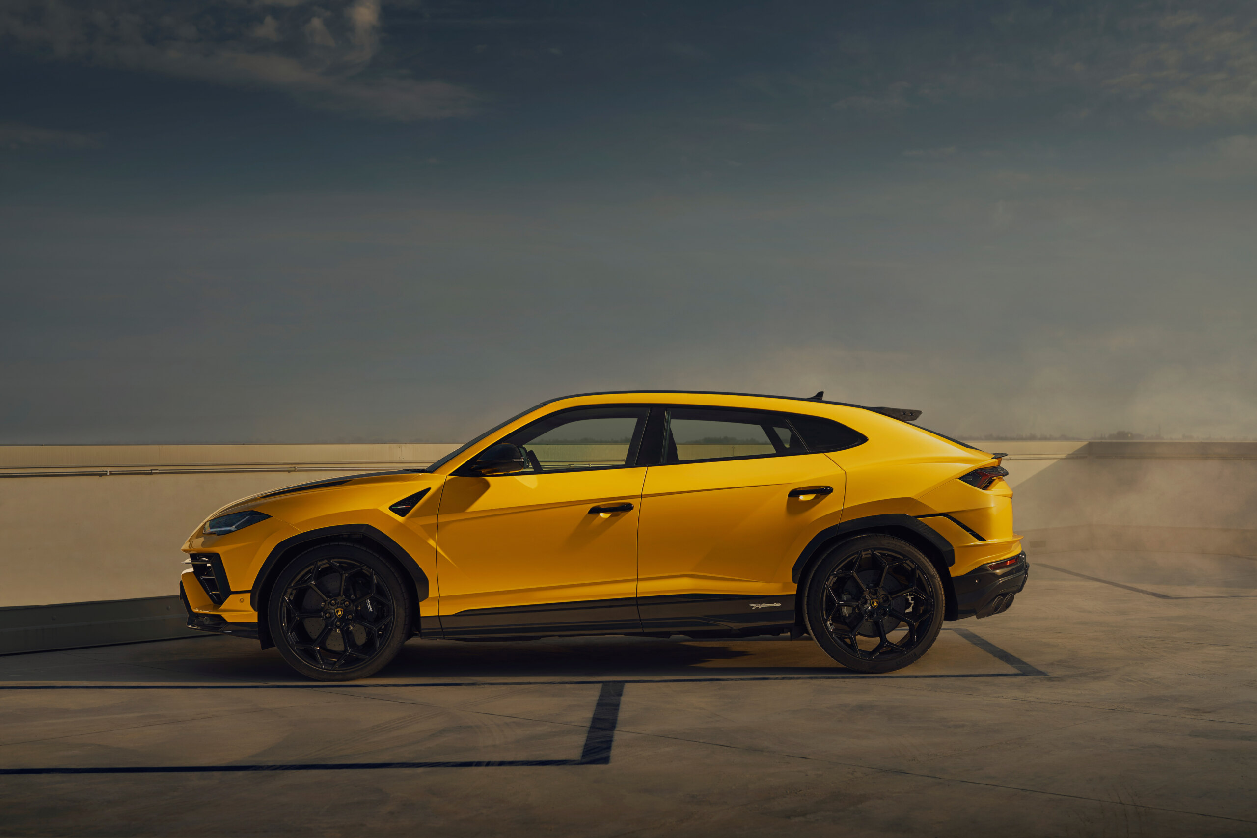 Lamborghini Urus Gold