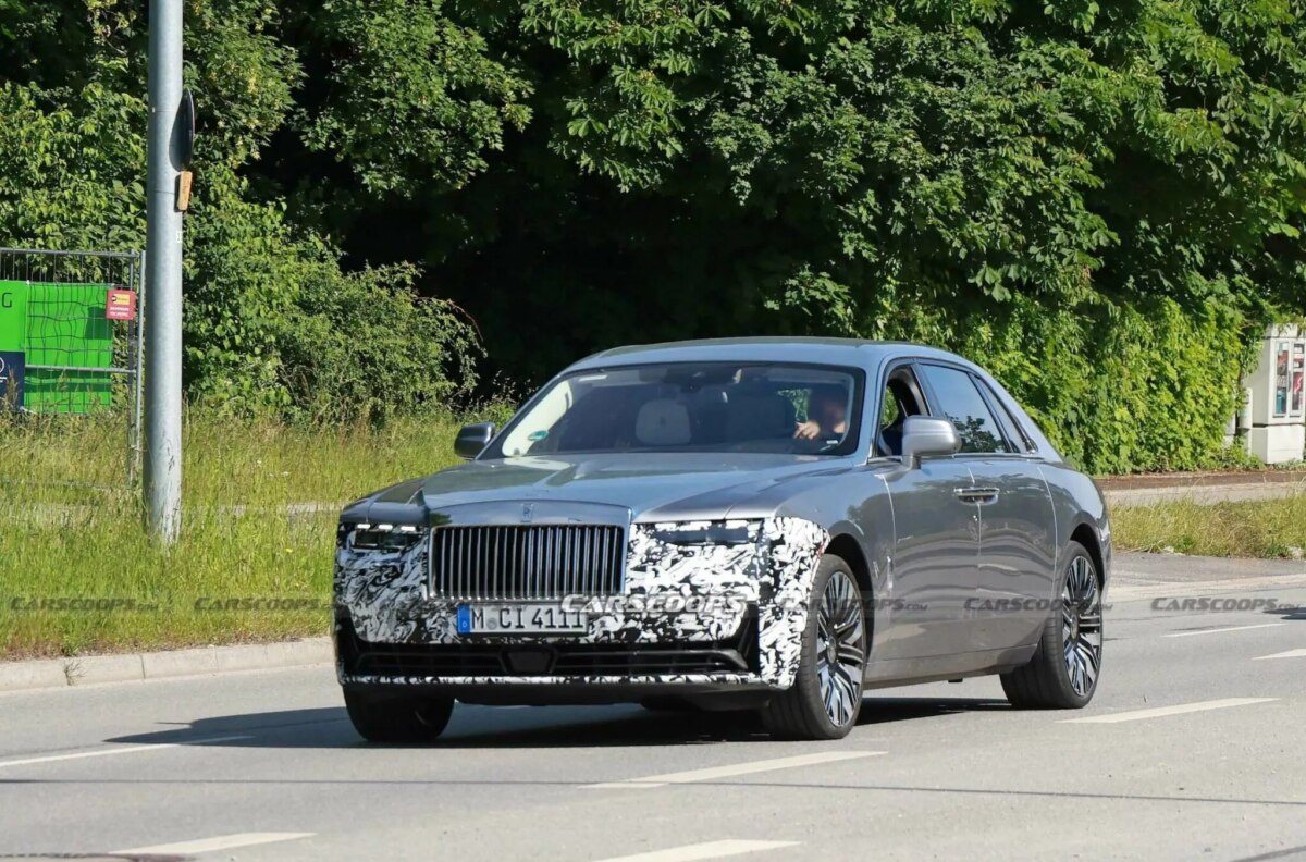 Rolls-Royce Ghost 2025: 