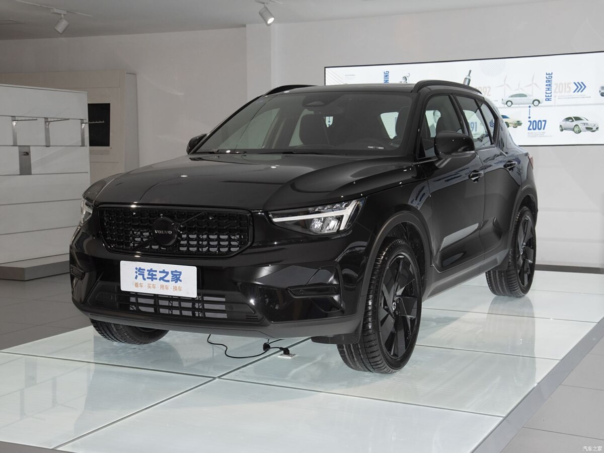 Volvo XC40 2024 получил специальную версию Polar Night Black