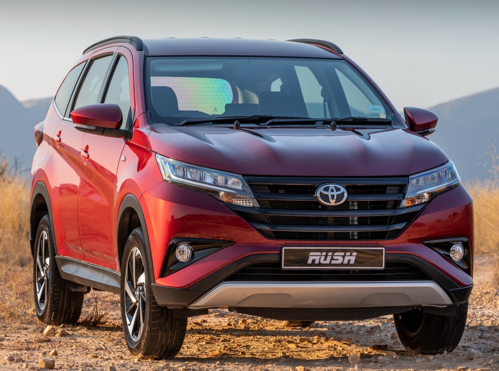 Дилеры привезли недорогой 7-местный кроссовер от Toyota: новый Rush дешевле Geely Okavango