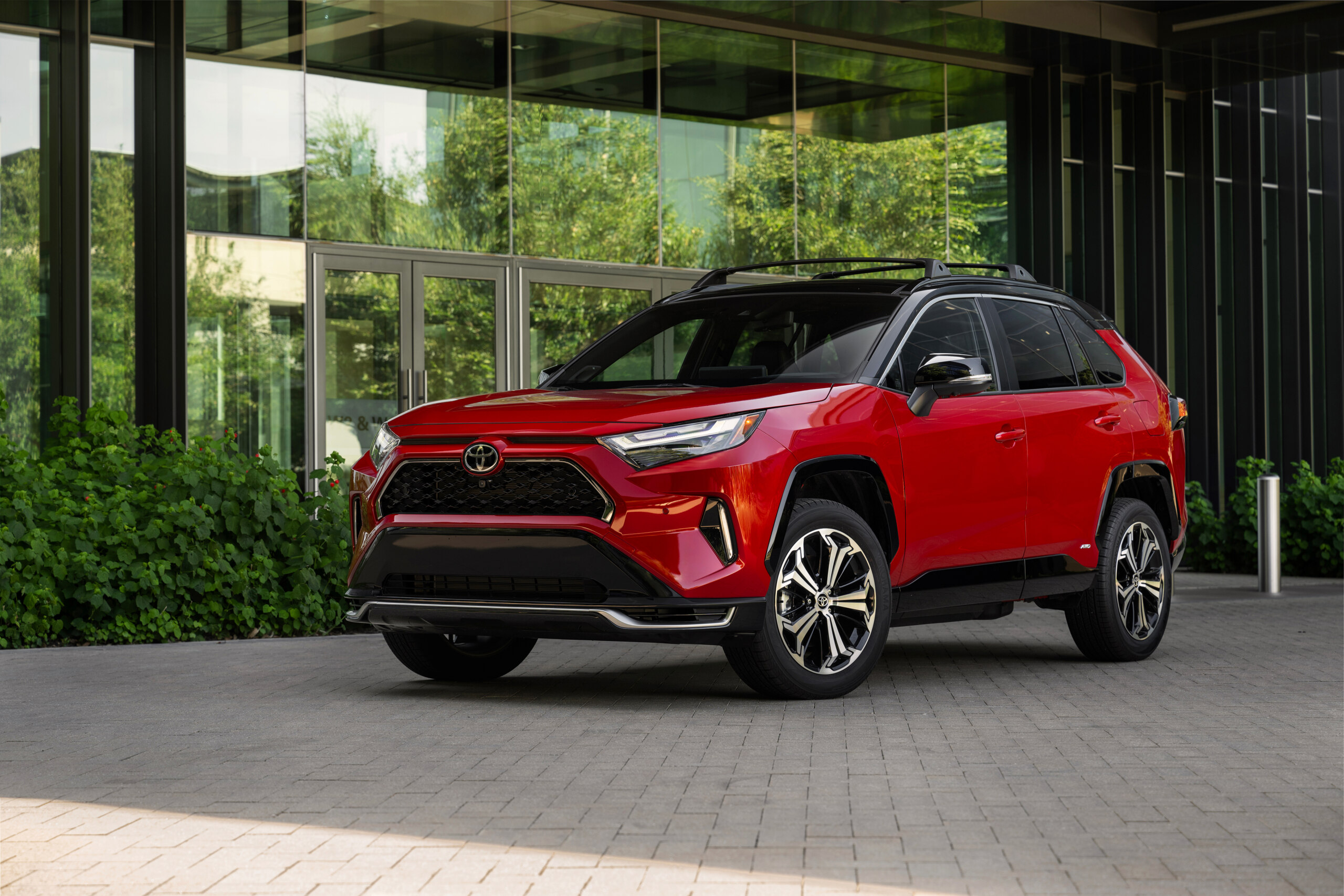 Toyota RAV4 дешевеет медленнее других моделей: названы кроссоверы с высокой остаточной стоимостью