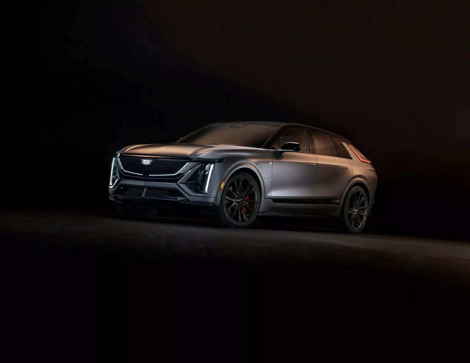 Cadillac представил новый 615-сильный Lyriq-V: раскрыты характеристики и цены