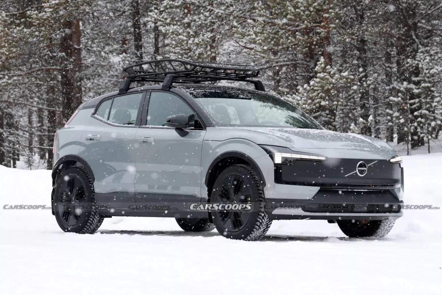 Volvo EX30 замечен на дорожных испытаниях во внедорожной версии Cross Country