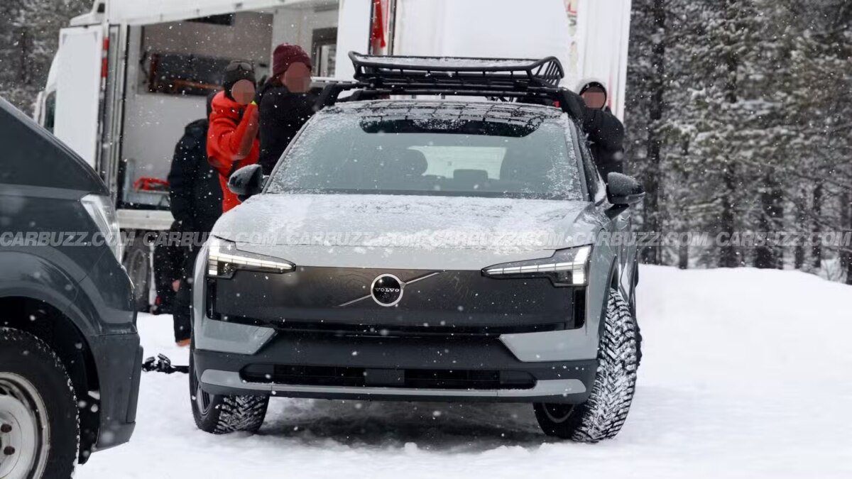 Volvo раскрыла сроки выхода на рынок кроссовера EX30 Cross Country: ждать осталось недолго