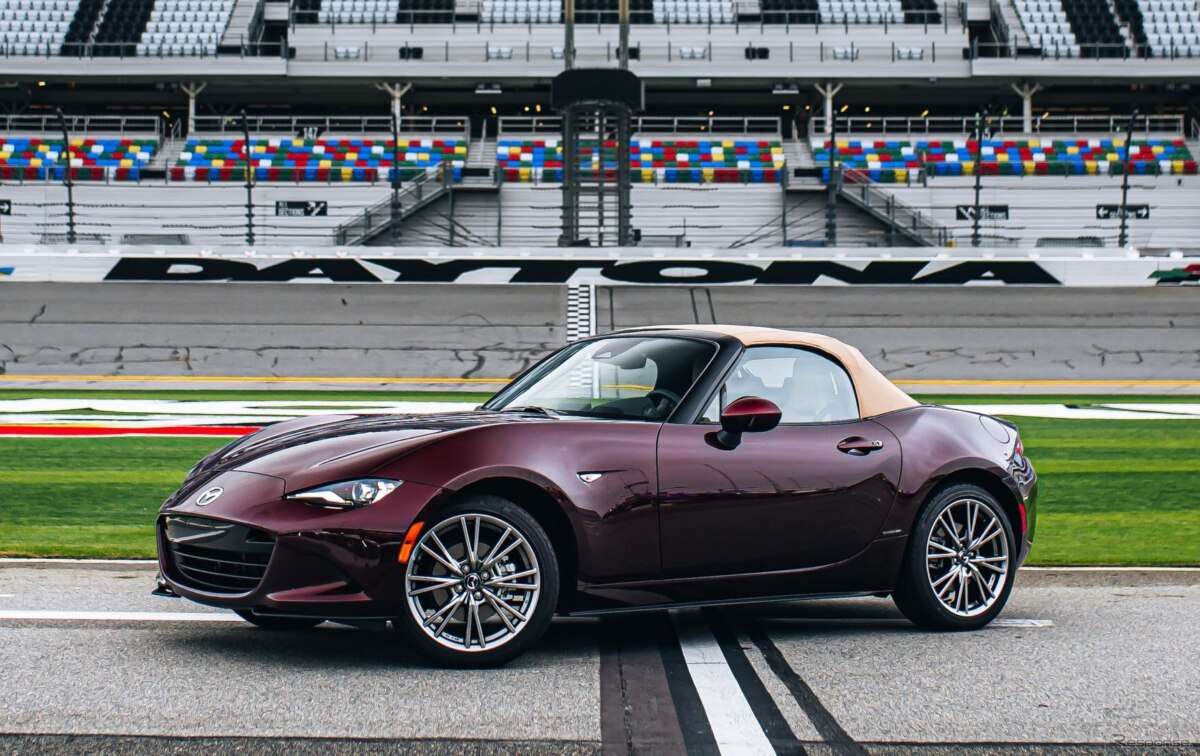 Mazda MX-5 Miata получит юбилейную версию в честь 35-летия только с механической коробкой передач